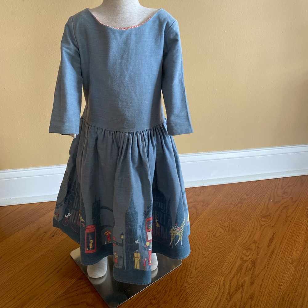 Poppy , London skyline dress Size 6-7